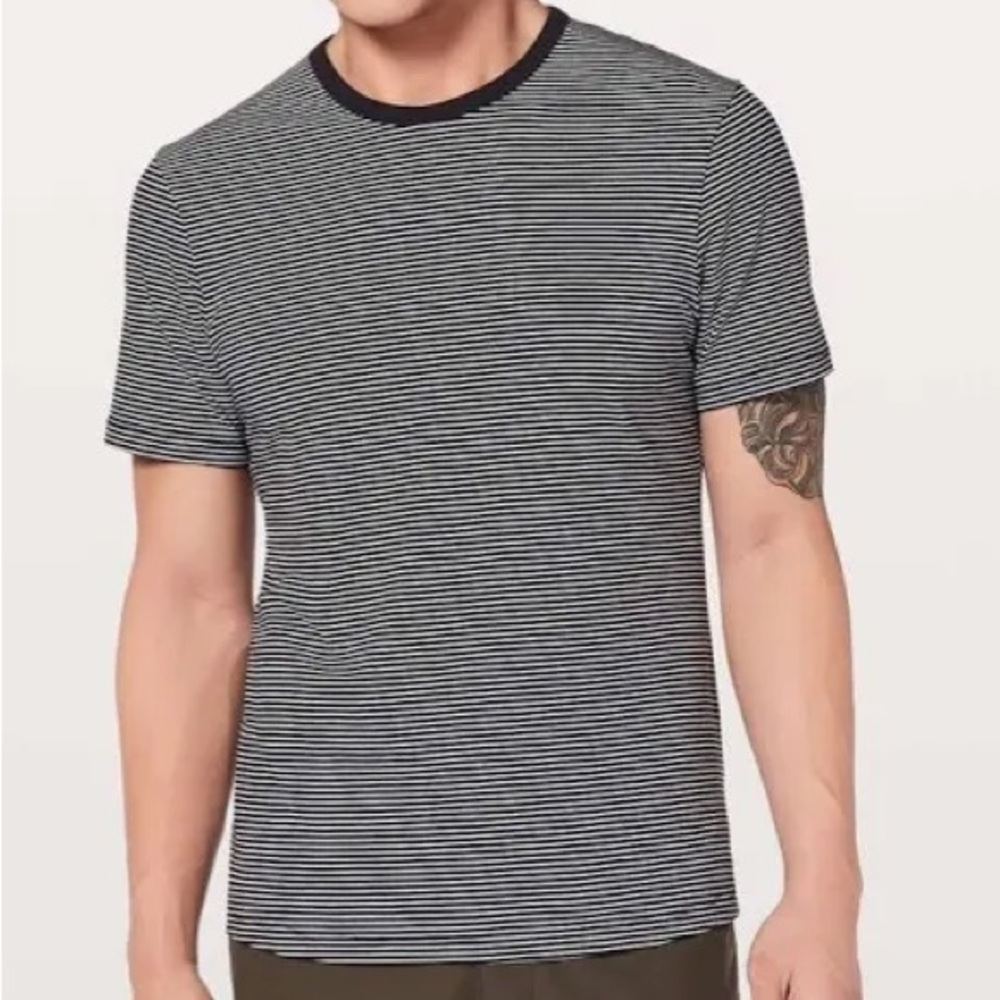 Mens Lululemon 5 Year Basic Black & White hyper stripe tee shirt